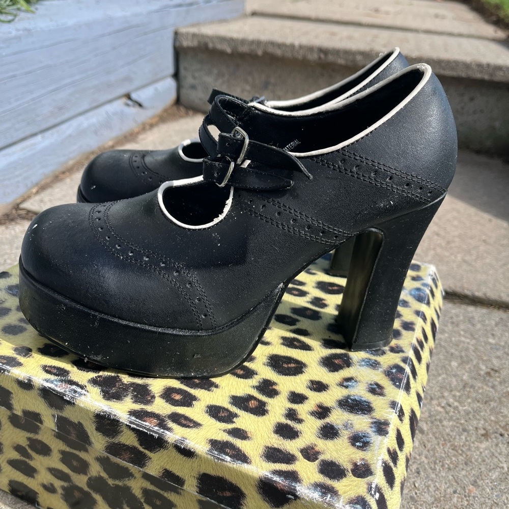 T.U.K Black Mary Jane Heels with White Trim - Picture 3 of 6
